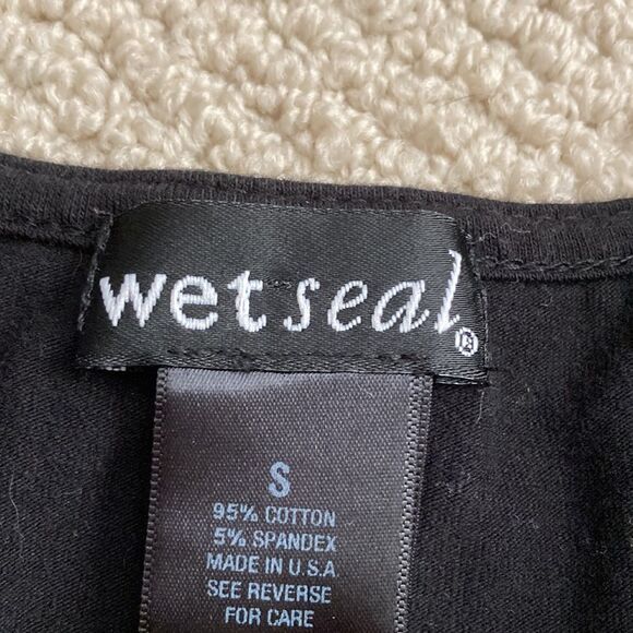 Wet Seal Black Peplum Blouse Top Bow Front Flutter Size Small RN 78749 Like New - Picture 4 of 8